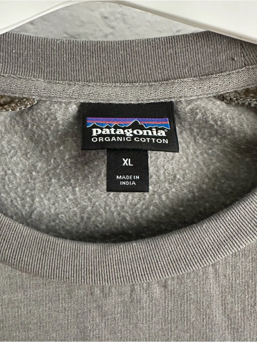 PREOWNED PATAGONIA MENS P-6 LOGO LIGHTWEIGHT SWEATSHIRT GREY OLIVE GREEN XL - Picture 6 of 6